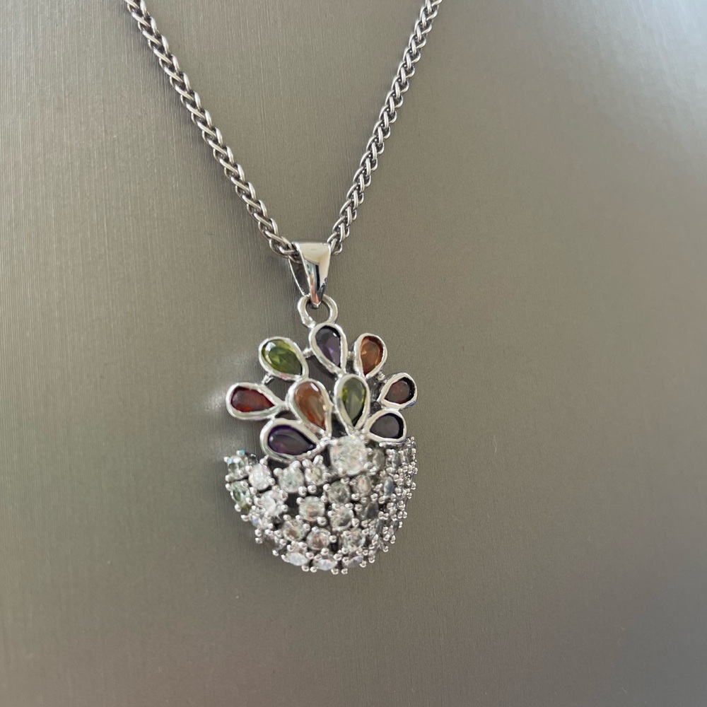 Sterling Silver flower pendant with zirconia
